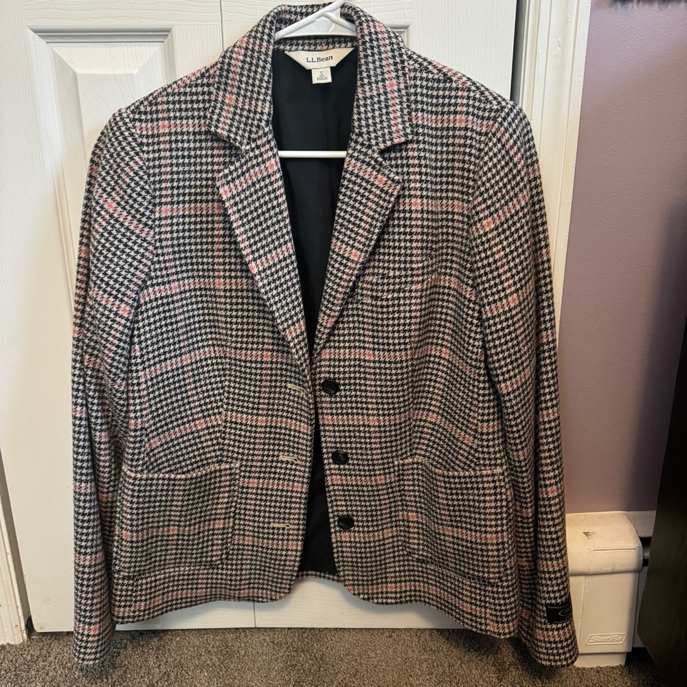 Vintage L.L. Bean Women’s Pink, Black and White Houndstooth Checkered Blazer